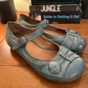 Mix Mooz blue vintage Mary Jane's.